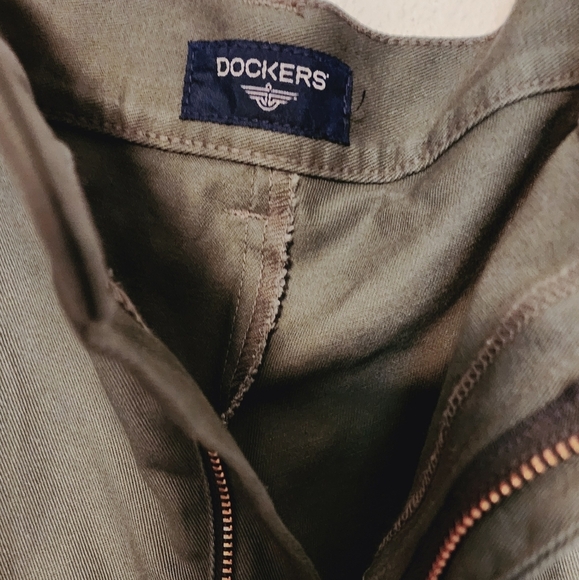 Dockers Men's No Wrinkle Short Pleated Standard Length Shorts Sz 42 (NWT) - Picture 5 of 9